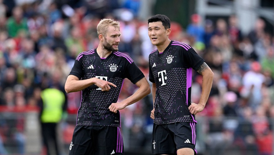 FUSSBALL INTERNATIONAL TESTSPIEL 07.08.2023 in Unterhaching FC Bayern Muenchen - AS Monaco Konrad Laimer mit Min-Jae Kim v. li., FC Bayern Muenchen *** FUSSBALL INTERNATIONAL TESTSPIEL 07 08 2023 in U ...