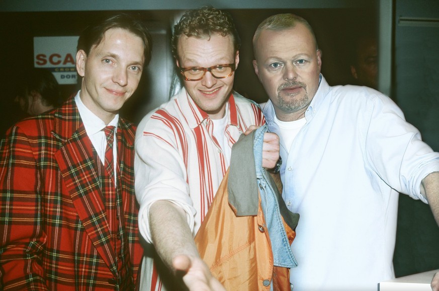 v.li.: Olli Dittrich, Stefan Raab und Stefan Jürgens 10/94 mat Mann Fernsehen VIVA Moderation Musik blond Brille leger quer halb stehend gestikulierend

V left Olli Dittrich Stefan Raab and Stefan Jue ...