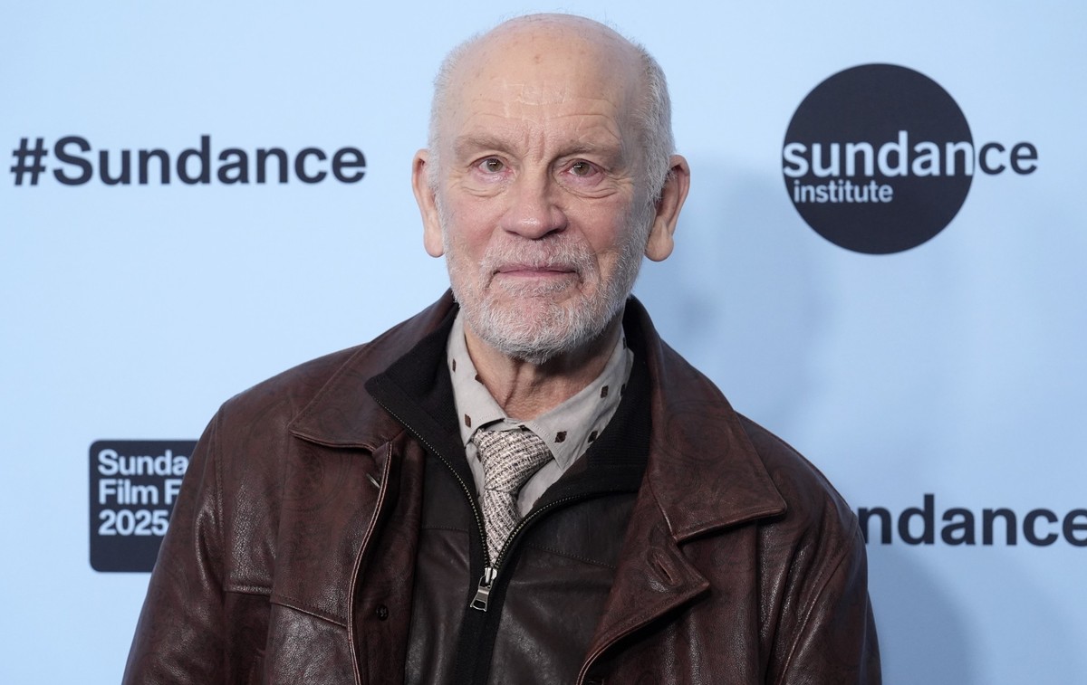 ARCHIV - 27.01.2025, USA, Park City: John Malkovich, einer der Darsteller in &quot;Opus&quot;, posiert bei der Premiere des Films während des Sundance Film Festivals in Park City, Utah. (zu dpa: «John ...
