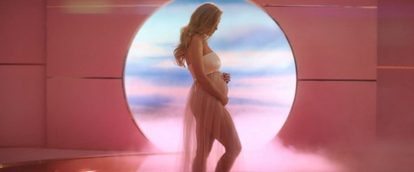 Katy Perry: Im Videoclip ist der Babybauch deutlich zu sehen.