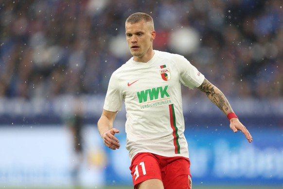 05.05.2019, Fussball, Saison 2018/2019, Bundesliga, 32. Spieltag - FC Schalke 04 - FC Augsburg Philipp Max (FC Augsburg) DFL REGULATIONS PROHIBIT ANY USE OF PHOTOGRAPHS AS IMAGE SEQUENCES AND/OR QUASI ...