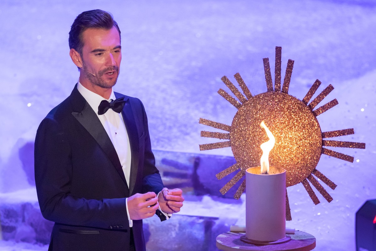 ARCHIV - 30.11.2019, Thüringen, Suhl: Moderator Florian Silbereisen beim Auftritt in der ARD-Weihnachtsshow &quot;Adventsfest der 100.000 Lichter&quot;. (zu dpa &quot;Silbereisens Adventsfest mit Kais ...