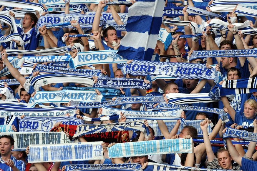 Bildnummer: 07902134 Datum: 21.05.2011 Copyright: imago/Team 2
21-05-2011, Fussball, Saison 2010-2011, DFB-Pokal, Finale in Berlin, FC SCHALKE 04 - Schalker Fankurve im Olympiastadion; vdig xsk 2011  ...