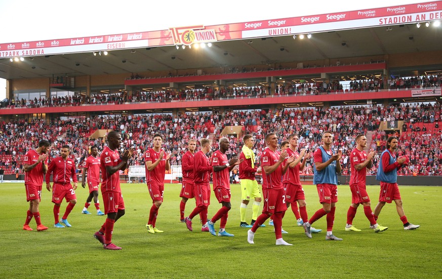 Nach der deutlichen Pleite bedankten sich die Union-Spieler bei ihren Fans mit einer Ehrenrunde.