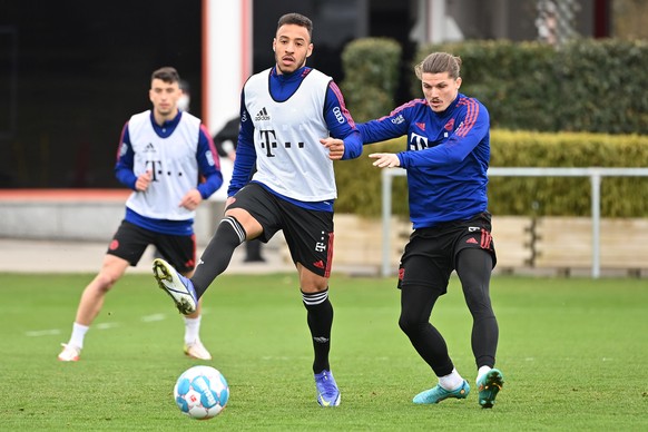 Sabitzer und Corentin Tolisso kämpfen im Bayern-Training um den Ball. 