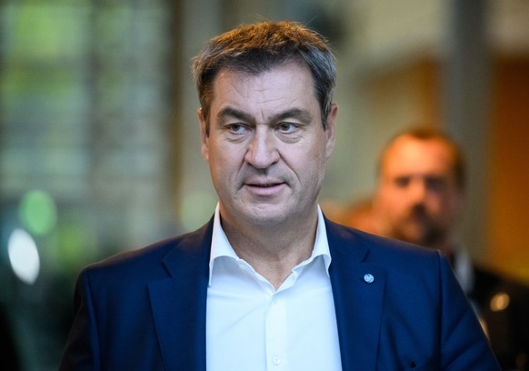 28.09.2022, Berlin: Markus Söder (CSU), Ministerpräsident von Bayern, kommt nach der Ministerpräsidentenkonferenz (MPK) aus der NRW-Landesvertretung. Foto: Bernd von Jutrczenka/dpa +++ dpa-Bildfunk ++ ...