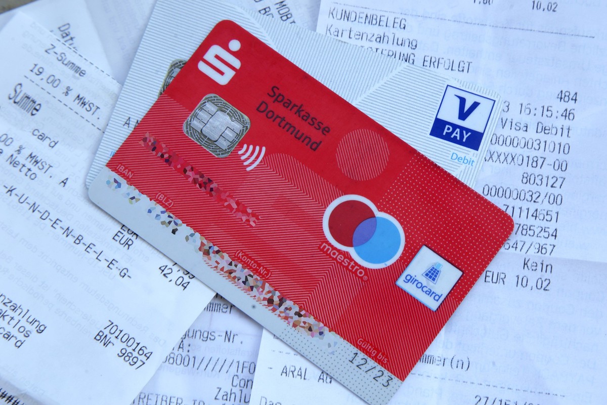 09.06.2023 Girokarten der Banken und Sparkassen werden zukünftig ohne das Maestroemblem oder V-Pay ausgegeben. Mit den neuenKarten soll die Zahlungsfähigkeit in Europa aber nicht eingeschränkt sein. * ...