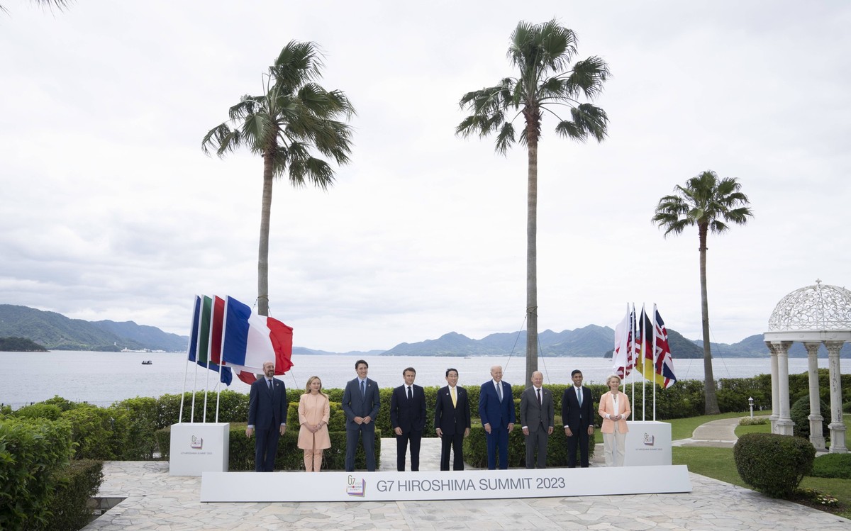 May 20, 2023, Hiroshima, Japan: Prime Minister Justin Trudeau, third left, stands with European Council President Charles Michel, left to right, Italian Prime Minister Giorgia Meloni, French President ...