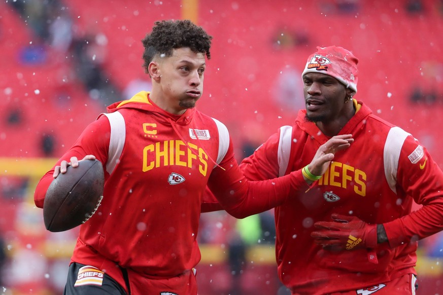 KANSAS CITY, MO - JANUARY 21: Kansas City Chiefs quarterback Patrick Mahomes 15 and wide receiver Marquez Valdes-Scantling 11 pretend to play basketball in the snow before an AFC divisional playoff ga ...