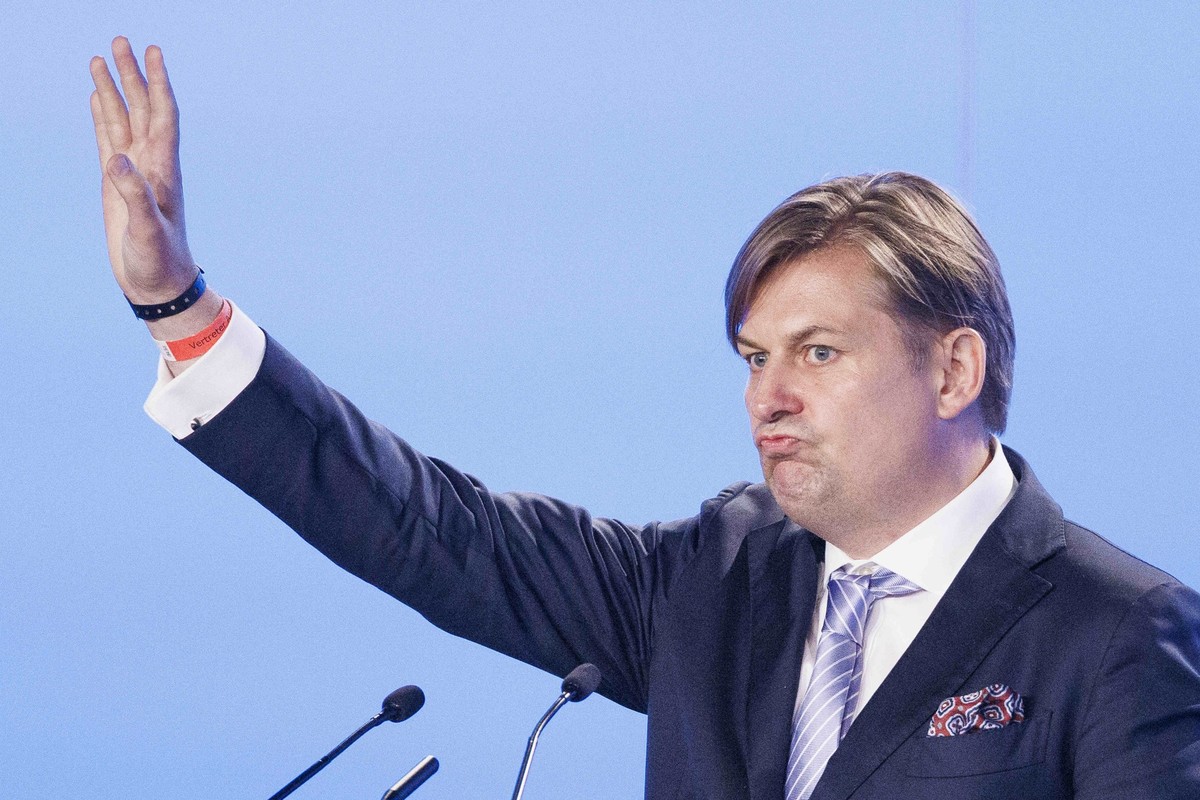 29.07.2023, Sachsen-Anhalt, Magdeburg: Maximilian Krah bei seiner Vorstellungsrede als AfD-Spitzenkandidat für die Europawahl der AfD Europawahlversammlung in der Messe Magdeburg. Foto: Carsten Koall/ ...