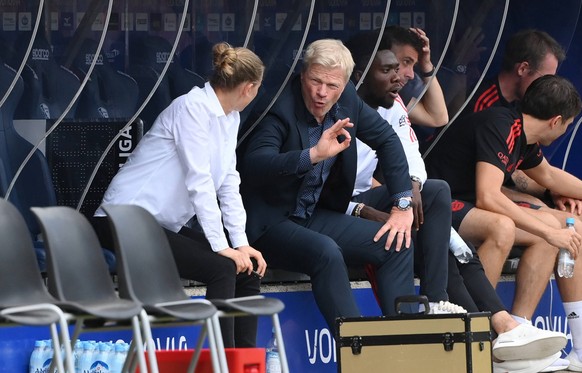 Team Managerin Kathleen Krueger, Kathleen Krüger FC Bayern Muenchen, li., und Oliver Kahn Vorstandsvorsitzender FC Bayern München 21.08.2022, Fussball GER, Saison 2022 2023, 1. Bundesliga, 3. Spieltag ...