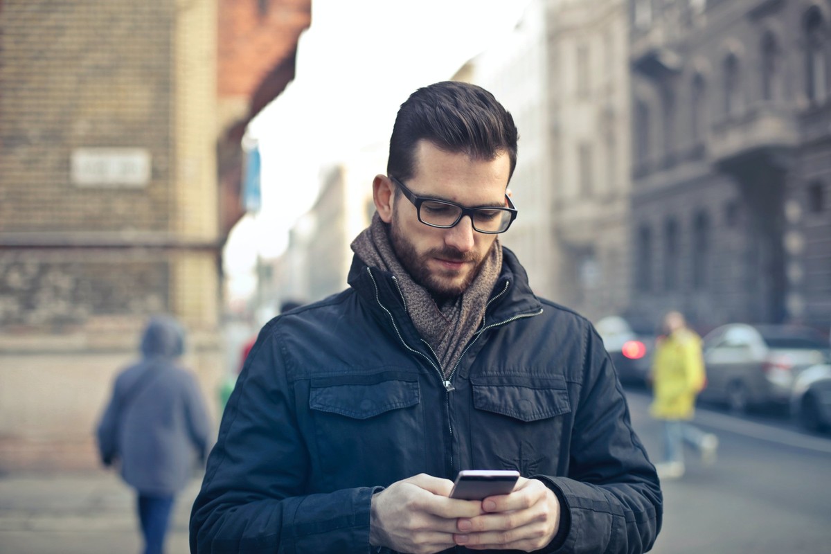 Man phone ghosting