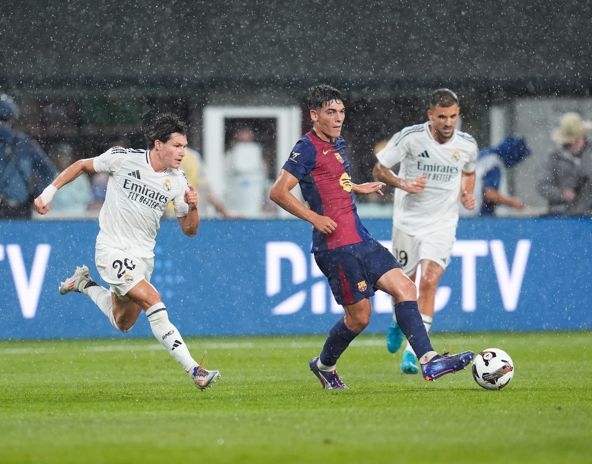 03.08.2024, USA, East Rutherford: Der Stürmer Pau Victor (8) vom FC Barcelona spielt den Ball während eines Freundschaftsspiels in East Rutherford, New Jersey. Foto: Scott Coleman/ZUMA Press Wire/dpa  ...