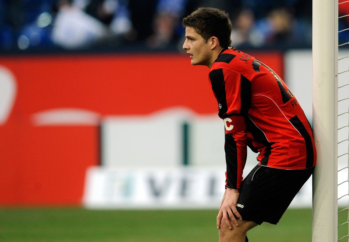 Bildnummer: 13220786 Datum: 12.03.2011 Copyright: imago/Jan Huebner
12.03.2011, 1. Bundesliga, FC Schalke 04 - Eintracht Frankfurt v.l. Pirmin Schwegler (Eintracht Frankfurt) ; kbdig 2011 quer Fussbal ...