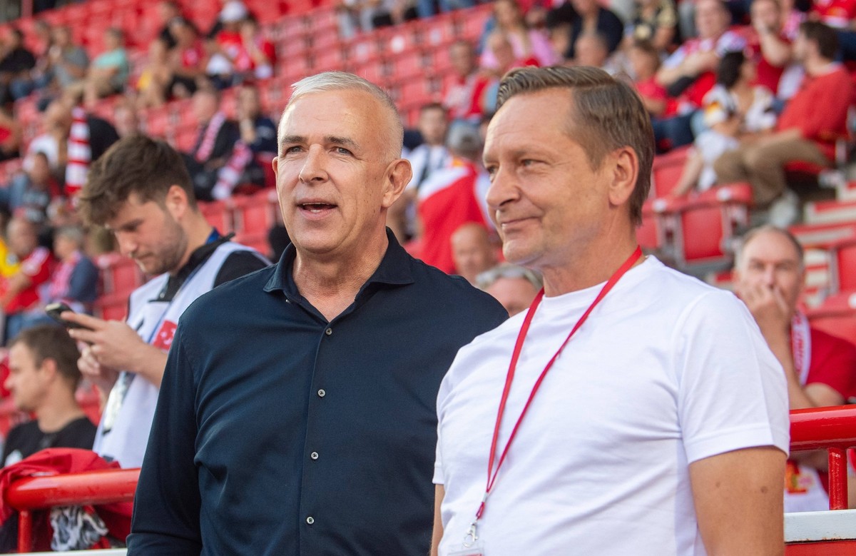 Fussball, Herren, Saison 2024/2025, 1. Bundesliga 4. Spieltag, 1. FC Union Berlin - TSG Hoffenheim, v. l. Pr�sident Dirk Zingler 1. FC Union Berlin, Gesch�ftsf�hrer Horst Heldt 1. FC Union Berlin, 21. ...