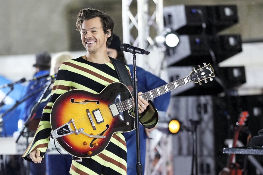 ARCHIV - 19.05.2022, USA, New York: Der britische Musiker Harry Styles tritt in der &quot;Today&quot;-Show von NBC auf. Styles ist am 15.11.2022 f