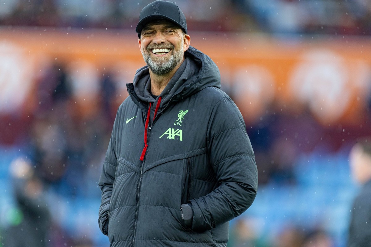 Football - FA Premier League - Aston Villa FC v Liverpool FC BIRMINGHAM, ENGLAND - Monday, May 13, 2024: Liverpool s manager J