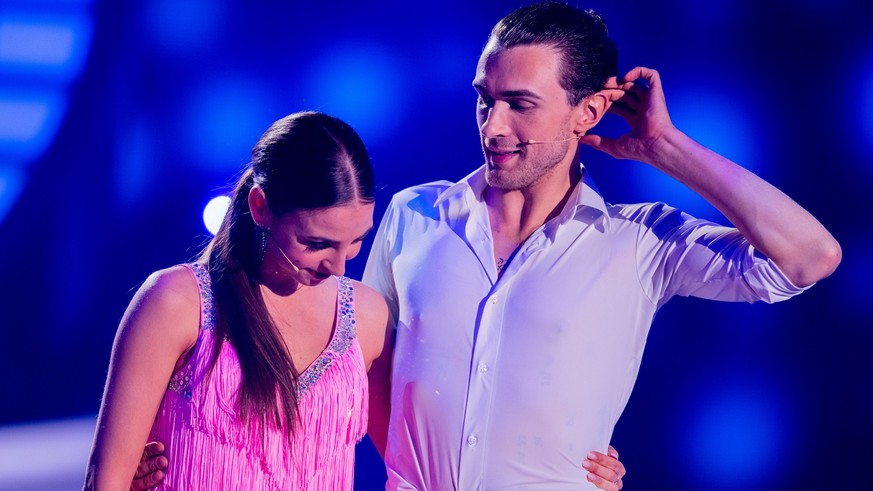 12.05.2023, Nordrhein-Westfalen, Köln: Timon Krause, Mentalist, und Ekaterina Leonova, Profitänzerin, stehen in der RTL-Tanzshow &quot;Let&#039;s Dance&quot; im Coloneum zusammen. Das Paar scheidet au ...