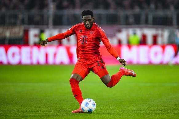 ARCHIV - 18.01.2025, Bayern, München: Fußball: Bundesliga, Bayern München - VfL Wolfsburg, 18. Spieltag, Allianz Arena. Münchens Alphonso Davies in Aktion. (zu dpa: «Davies verlängert beim FC Bayern b ...