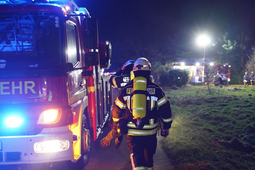 In der Silvesternacht muss die Feuerwehr oft ausrücken – dass sie dabei attackiert wird, ist jedoch neu.
