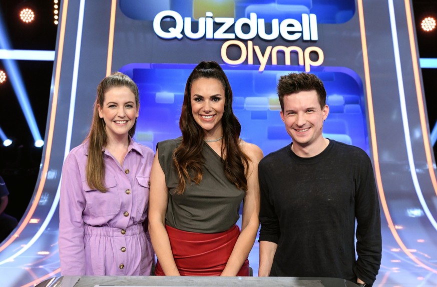 ARD QUIZDUELL-OLYMP, FOLGE 464, &quot;mit Esther Sedlaczek&quot;, am Freitag (01.03.24) um 18:50 Uhr im ERSTEN.
Moderatorin Esther Sedlaczek (M.) mit den Kandidaten des Teams &quot;Moderation&quot;: J ...