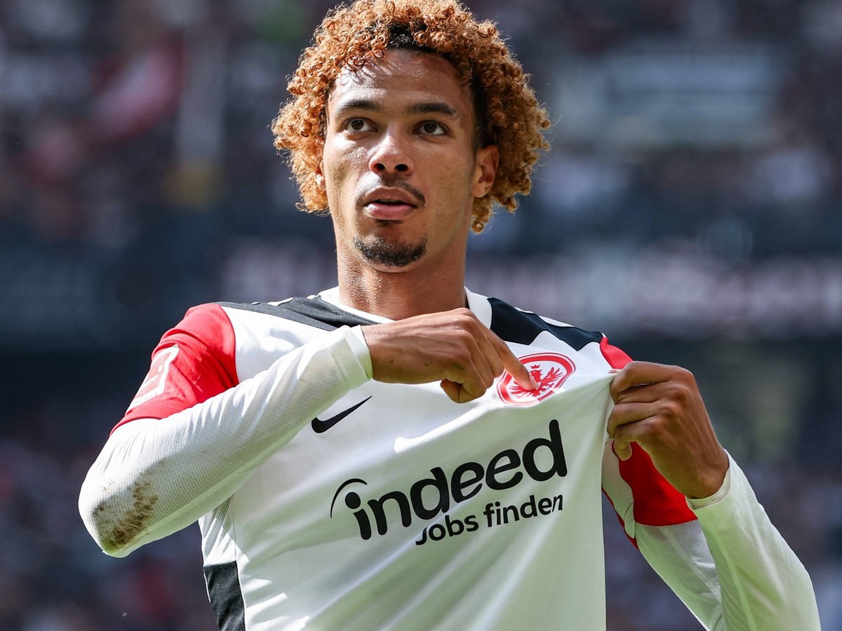 Fußball 1. Bundesliga - Eintracht Frankfurt - TSG Hoffenheim am 31.08.2024 im Deutsche Bank Park in Frankfurt Jubel, Torjubel, Torschuetze, Torschütze Hugo Ekitike Frankfurt 11 jubelt nach seinem Tor  ...