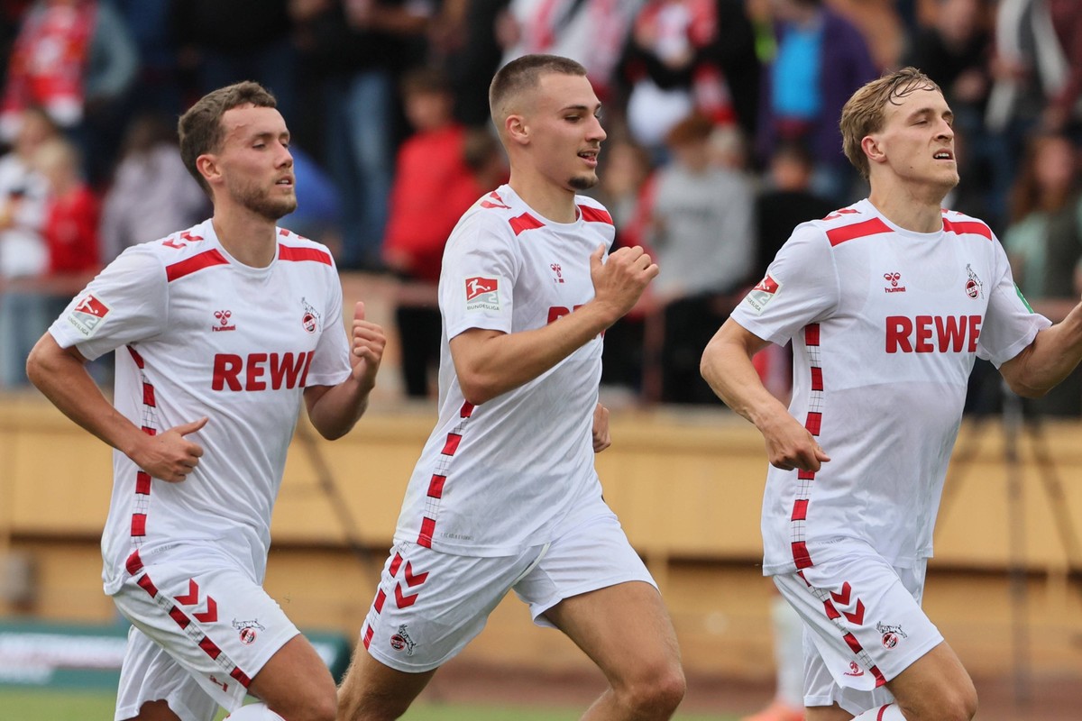 Testspiel im Leimbachstadion in Siegen, Sportfreunde Siegen Oberliga Wetsfalen vs. 1. FC K