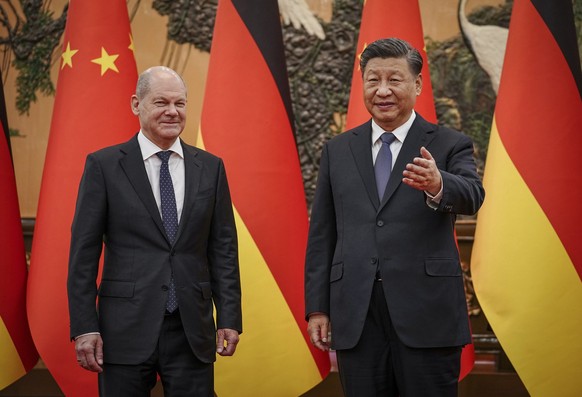 Chinese President Xi Jinping, right, and German Chancellor Olaf Scholz meet at the Great Hall of the People in Beijing, China, Friday, Nov. 4, 2022. (Kay Nietfeld/Pool Photo via AP)