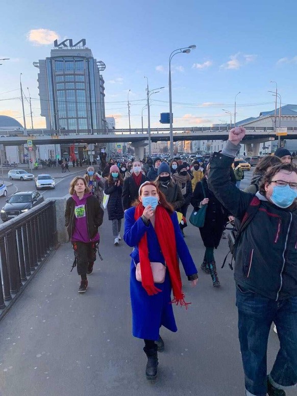 In Berlin demonstrieren Polina Oleinikova und ihr Mann Arshak Makiychan für mehr Klimaschutz – ganz ohne Angst davor, inhaftiert zu werden.