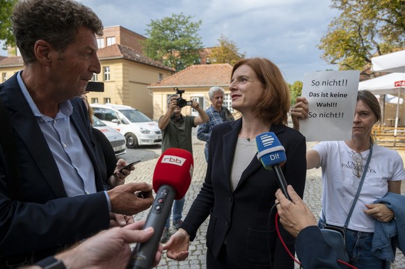 07.09.2022, Brandenburg, Potsdam: Katrin Vernau, WDR-Verwaltungsdirektorin, kommt zur RBB-Rundfunkratssitzung. In Medienberichten wird als Interims-Chefin beim RBB, Vernau, gehandelt. Von Senderseite  ...