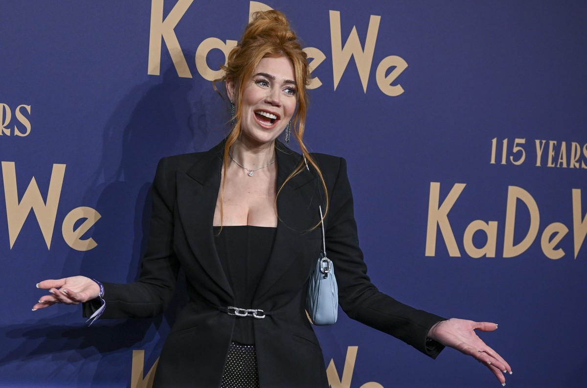 16.11.2022, Berlin: Palina Rojinski, Moderatorin, kommt zum KaDeWe Grand Opening. Das Haus wurde bei laufendem Betrieb für 300 Millionen Euro umgebaut. Das berühmte Berliner Kaufhaus des Westens (KaDe ...