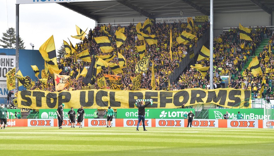 Die Anhänger von Borussia Dortmund machen deutlich, was sie von der Reform der Champions League halten. 