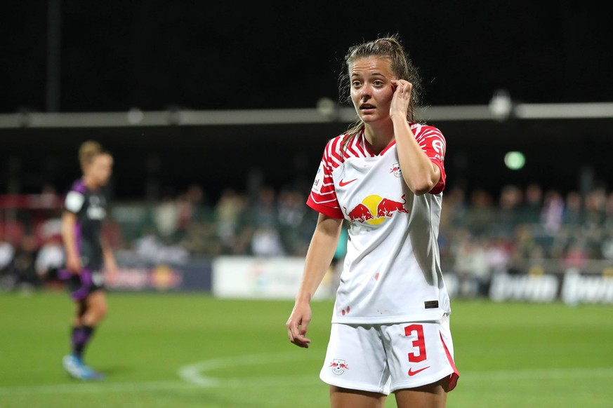 Bundesliga Frauen: RB Leipzig vs. FC Bayern Muenchen, 22.10.23 Josefine Schaller 3, RB Leipzig. Fussball, Google Pixel Frauen-Bundesliga, Saison 2023/ 2024, 5. Spieltag: RB Leipzig vs. FC Bayern Muenc ...