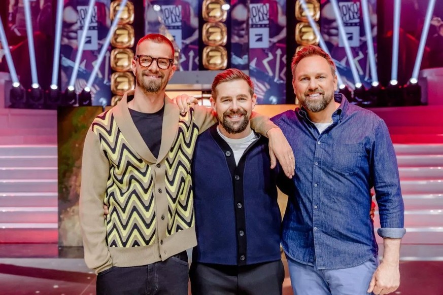 Steven Gätjen (r.) muss bei "Joko &amp; Klaas gegen ProSieben" hin und wieder einstecken.