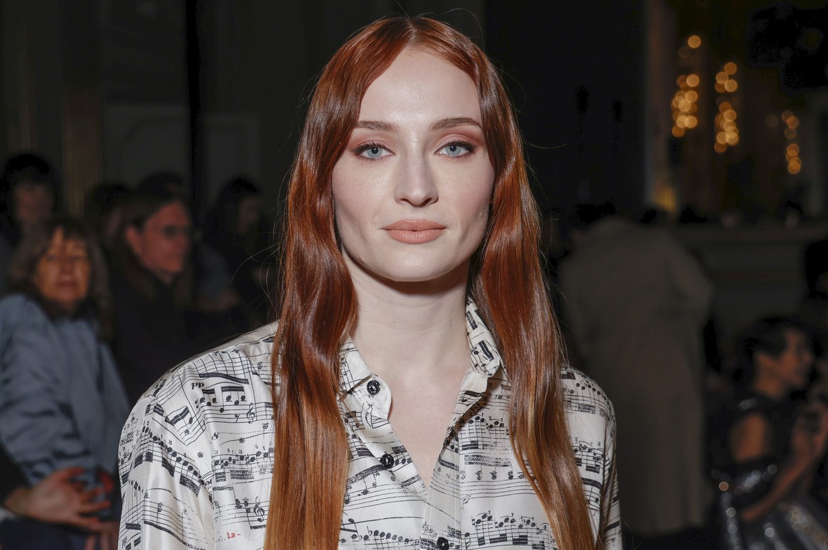 Sophie Turner attends the Louis Vuitton Fall/Winter 2023-2024 ready-to-wear collection presented Monday, March 6, 2023 in Paris. (Vianney Le Caer/Invision/AP)