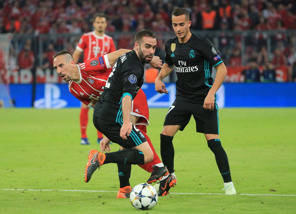 20180425, Champions League, FC Bayern vs Real Madrid, Allianz Arena Muenchen, Fussball, im Bild: Franck Ribery (FCB) vs Isco ( Real Madrid ) und Daniel Carvajal ( Real Madrid ) *** 20180425 Champions ...