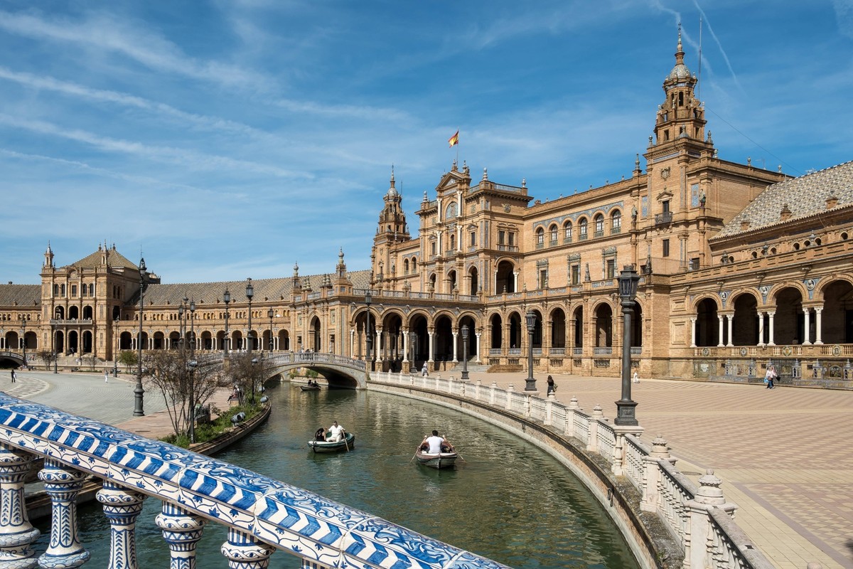 Detail of the Plaza de Espana, an architectural ensemble and largest building of the Ibero-American Exposition of 1929, Maria Luisa Park, Seville, Andalusia, Spain, Europe Copyright: MLTZ 1373-400 REC ...
