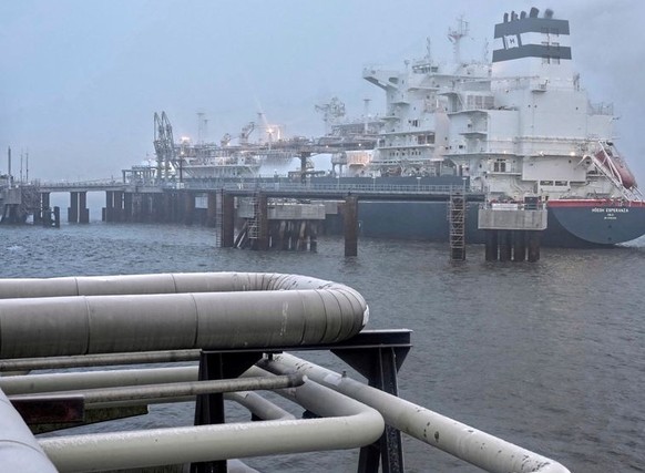 FILE PHOTO: The 'Hoegh Esperanza' Floating Storage and Regasification Unit (FSRU) is anchored during the opening of the LNG (Liquefied Natural Gas) terminal in Wilhelmshaven, Germany, December 17, 202 ...