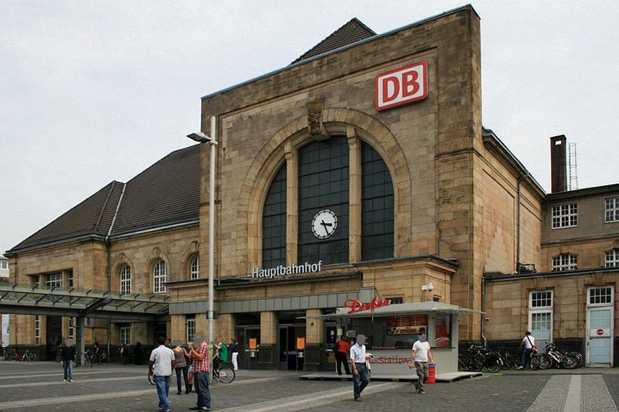 Der Hauptbahnhof von Mönchengladbach&nbsp; (Symbolbild)