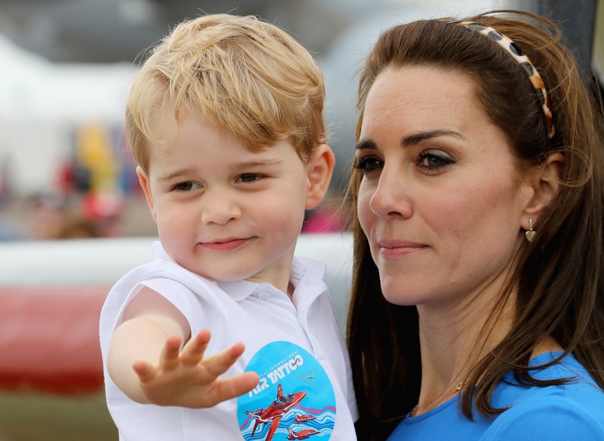 Herzogin Kate und Prinz George: Diese Aufnahme stammt aus dem Jahr 2016. Zu dieser Zeit ist der Mini-Royal drei Jahre alt.
