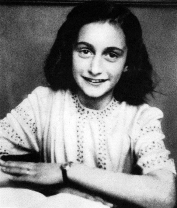 Portrait d Anne Frank (1929-1945) a l age de onze ans. Serie de cliches colles dans son Journal avant son arrestation par les nazis. 1940 !AUFNAHMEDATUM GESCHÄTZT! PUBLICATIONxINxGERxSUIxAUTxHUNxONLY  ...
