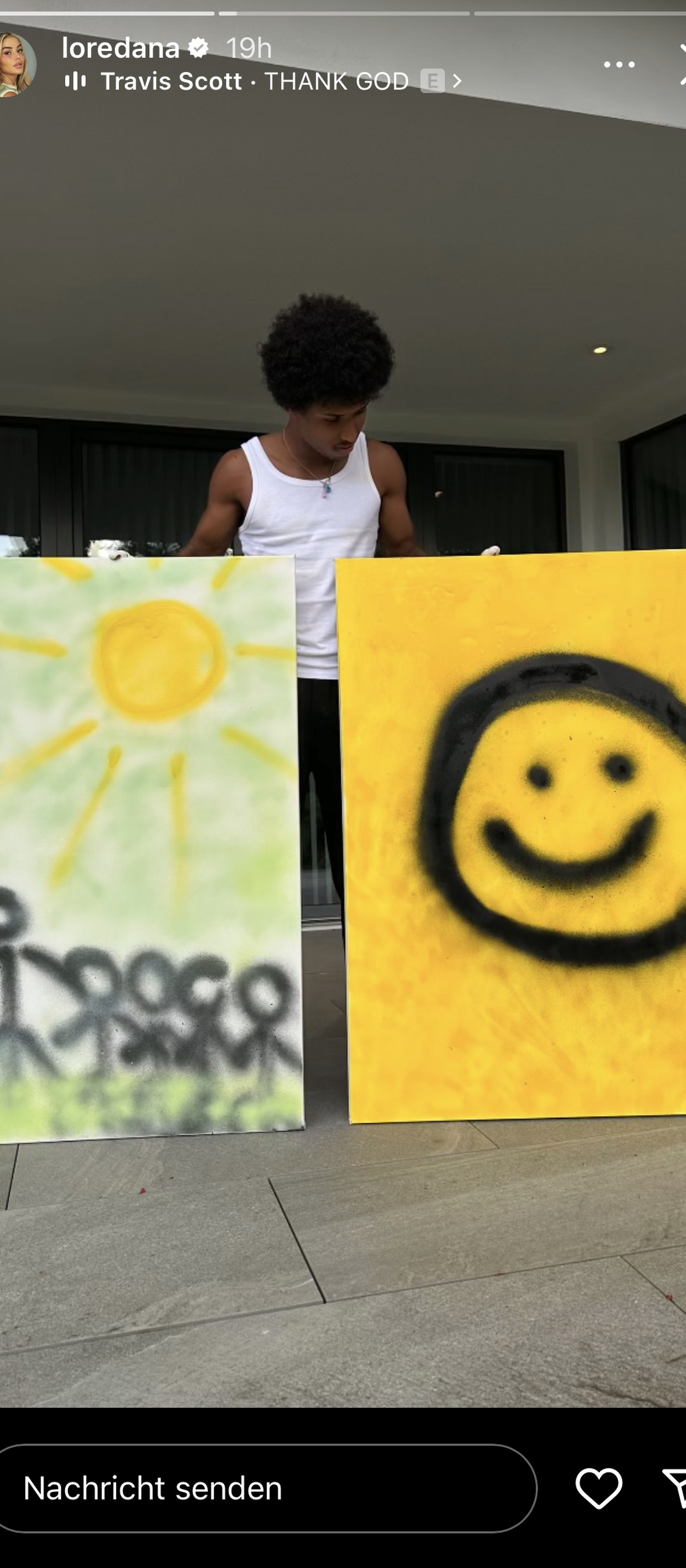 Karim präsentiert die fertigen Bilder.