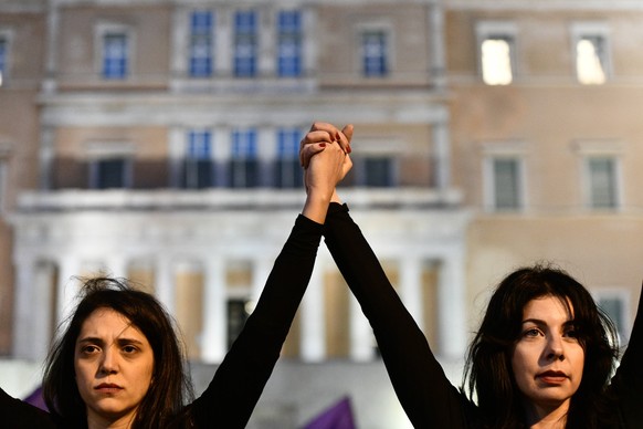 Griechenland - Athen, Versammlung vor dem griechischen Parlament und Marsch feministischer Organisationen im Rahmen des Internationalen Frauentages. Mittwoch, 8. März 2023 Internationaler Frauentag ** ...
