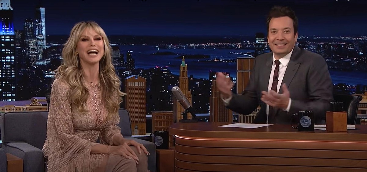 Heidi Klum bestens gelaunt bei Jimmy Fallon.