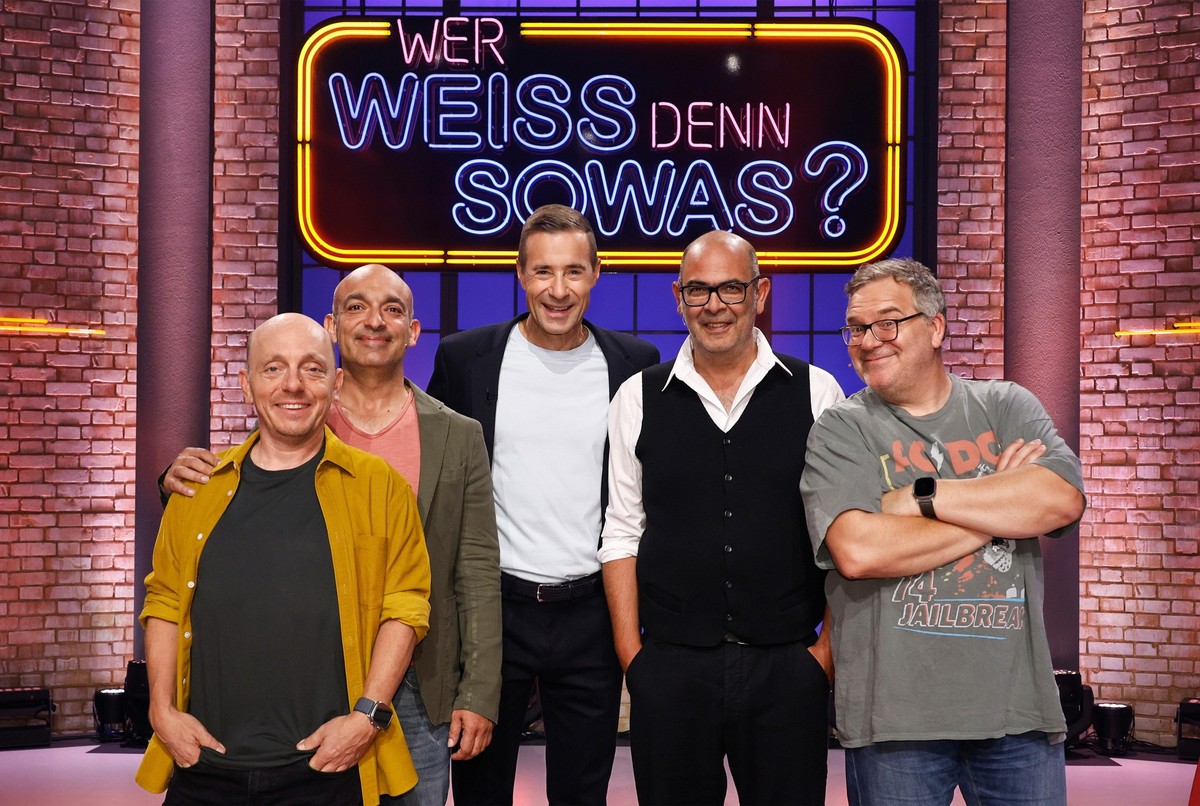ARD WER WEISS DENN SOWAS? FOLGE 1184, &quot;Django Asül und Hannes Ringlstetter&quot;, am Dienstag (29.10.24) um 18:00 Uhr im ERSTEN.
Moderator Kai Pflaume (mi.) und seine Rateteam-Kapitäne Bernhard H ...