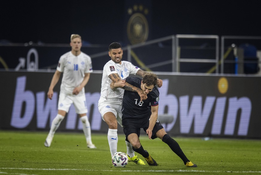 Leon Goretzka Deutschland, Victor Palsson ISL Deutschland - Island Duisburg, 25.03.2021, Fussball, Saison 2020/21 Foto: Moritz M