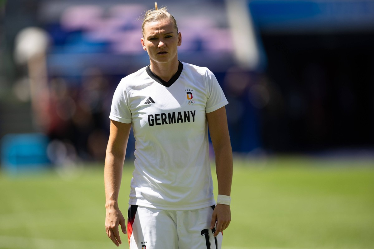 Lyon, France, August 9th 2024: Alexandra Popp 11 Germany are seen during warm-up before the Olympic Games, Olympische Spiele, Olympia, OS Paris 2024 Women Bronze medal football match between Spain and ...