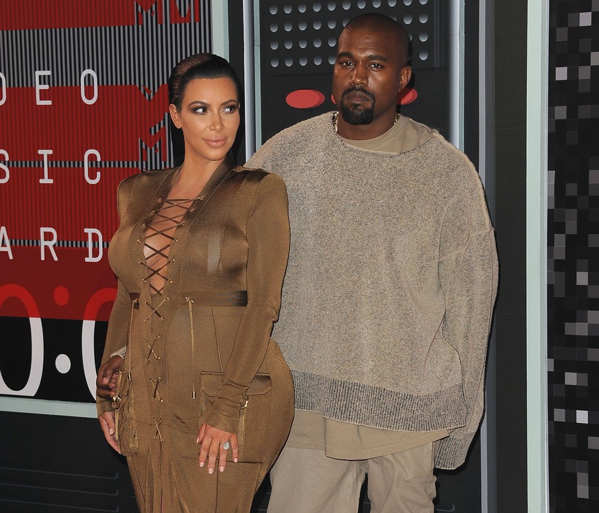 Kim Kardashian und Rapper Kanye West befinden sich in der Scheidung, jetzt wird über die Hintergründe spekuliert.