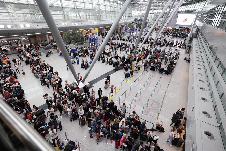 Am Flughafen Düsseldorf müssen Flugreisende mit besonders langen Wartezeiten rechnen.