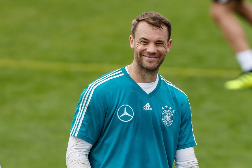 Themen der Woche - SPORT KW21 Bilder des Tages - SPORT Eppan, Italy, 24.05.2018, DFB Trainingslager Nationalmannschaft, Torwart Manuel Neuer (GER) lacht ( DeFodi507 *** Eppan Italy 24 05 2018 DFB trai ...